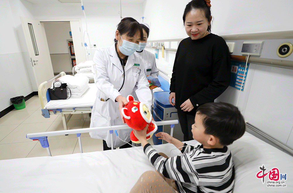 晋中市医护人员跨年夜 坚守岗位 守护健康