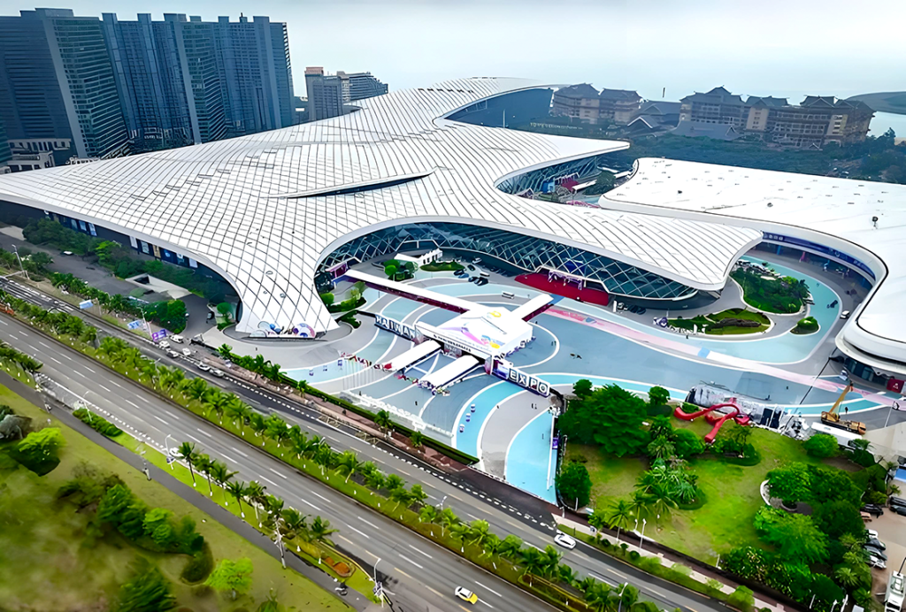第五届中国国际消费品博览会在海南开幕，规模再创新高