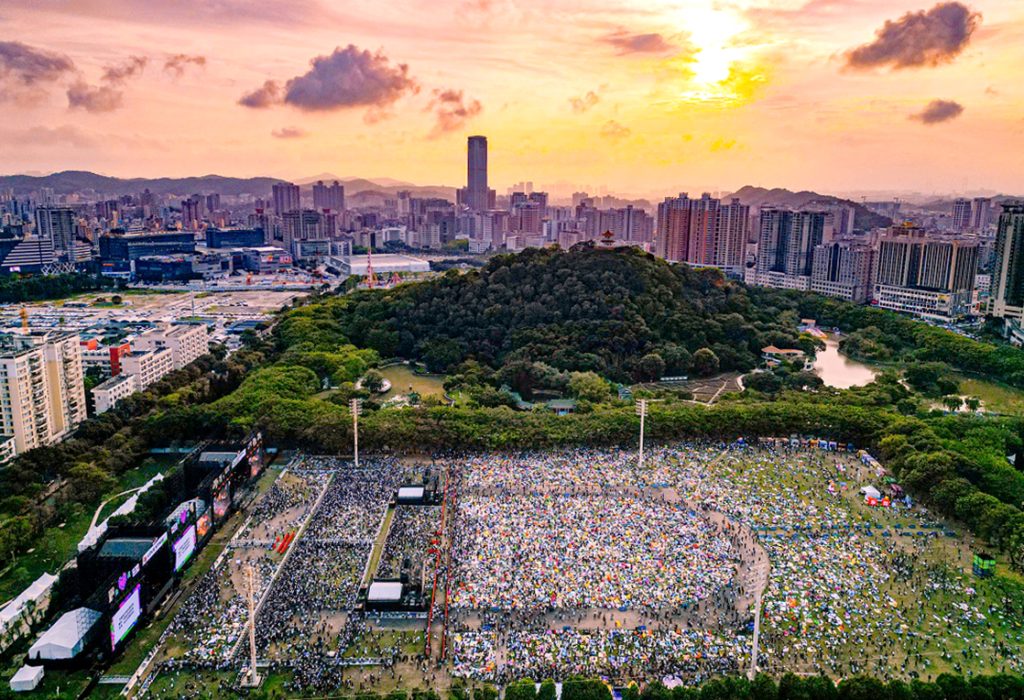 8万乐迷汇聚东莞超级草莓音乐节，点燃五一狂欢，拉动消费2.8亿