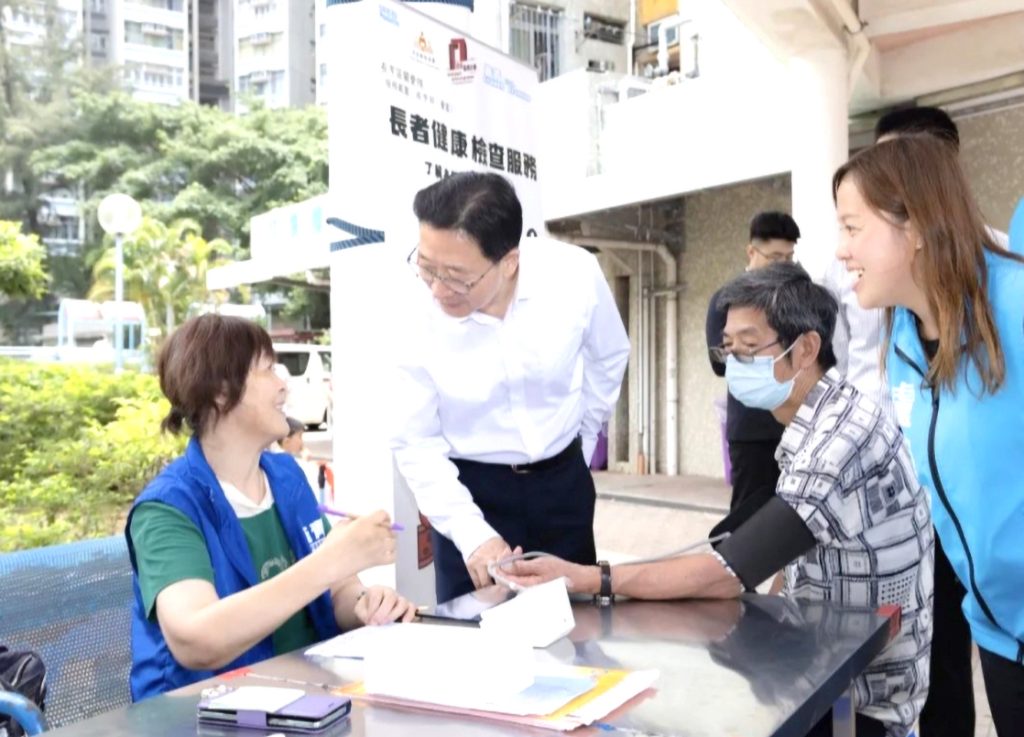 周霁首次落区调研：强调爱国爱港团体纽带作用 助力提升市民福祉