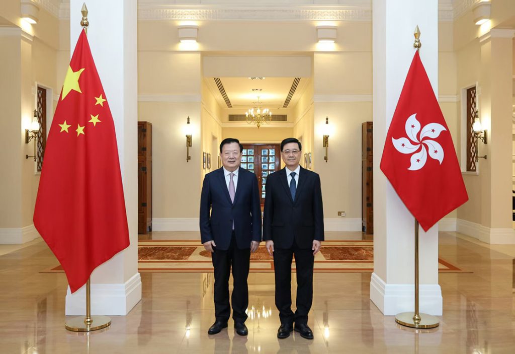 夏宝龙抵港出席香港国安法实施 5 周年论坛并调研，与李家超等座谈​
