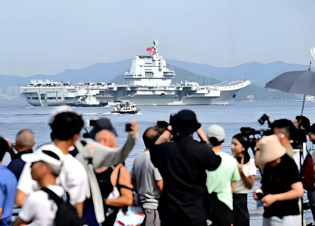 山东舰访港：国之重器彰显实力 家国同心共筑复兴梦