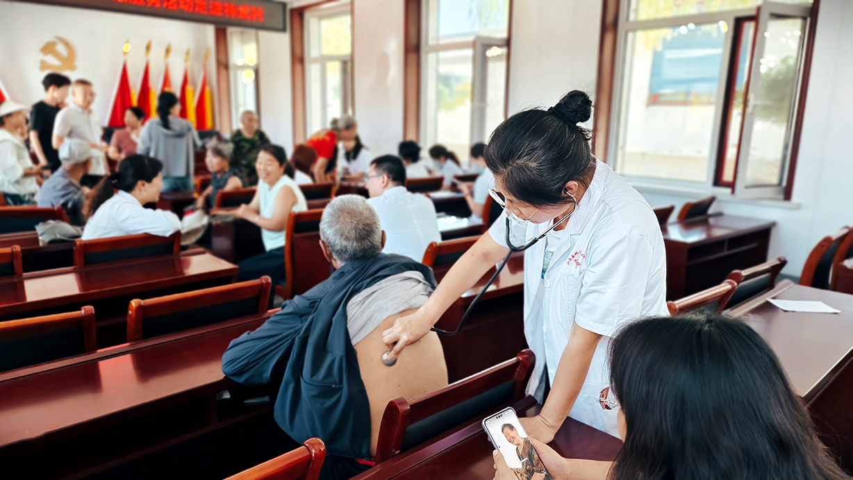 晋中市卫健委组织医学博士志愿服务团开展基层帮扶活动
