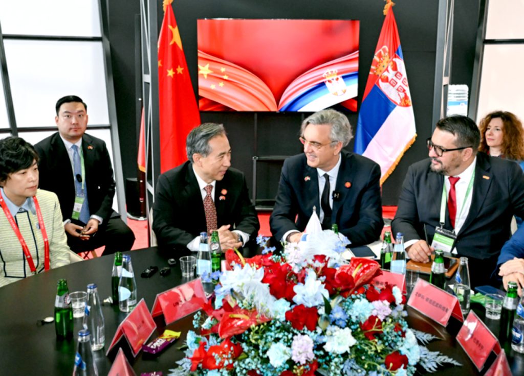 中国贸促会会长任鸿斌会见塞尔维亚工商会主席 共话产业链合作与双边工商交流