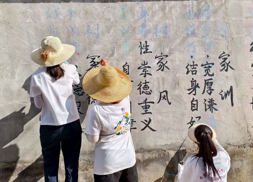 药大学子赴黔实践：用青春力量赋能搬迁社区振兴​