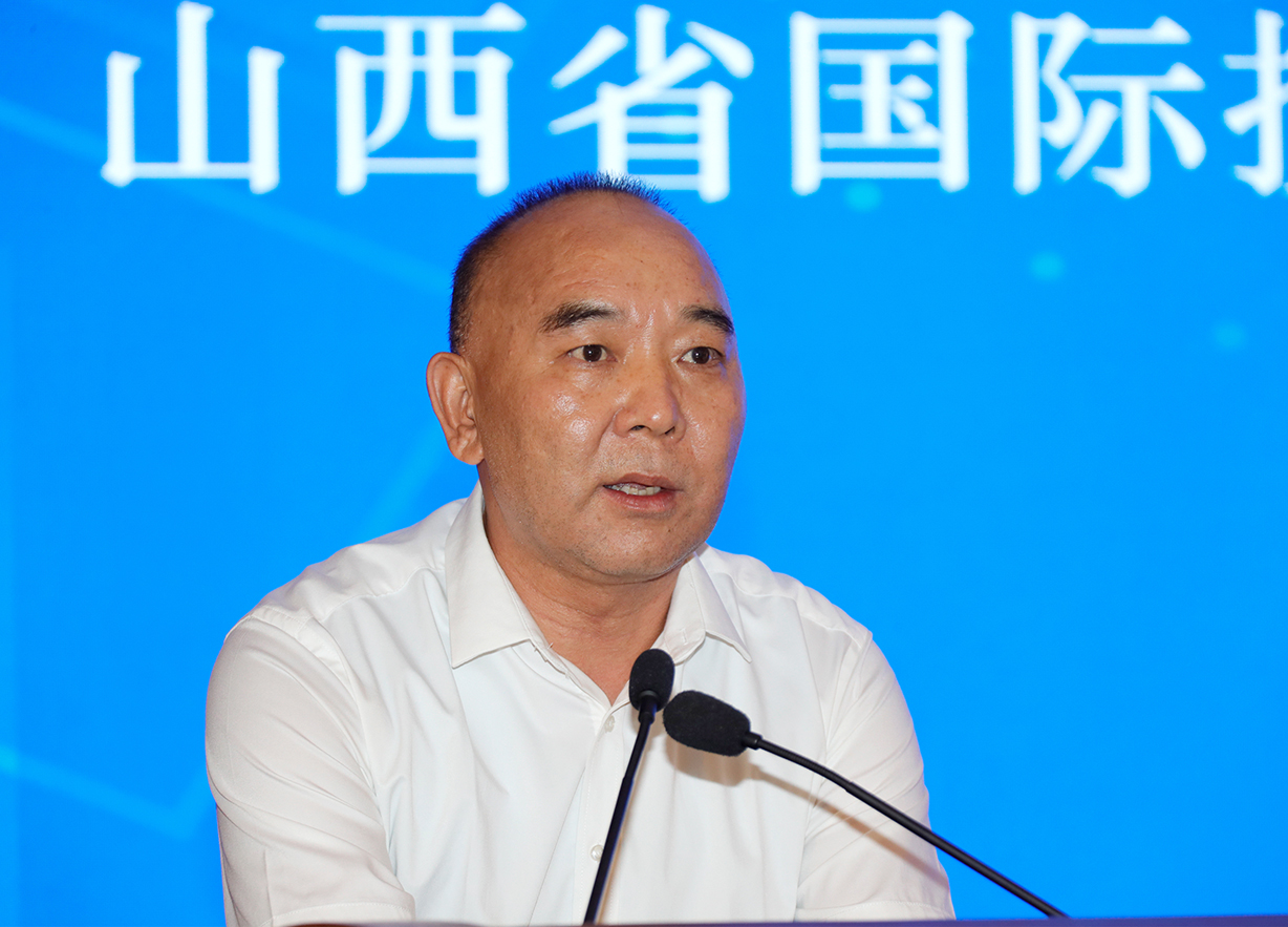 工会联合会主席王东福发言