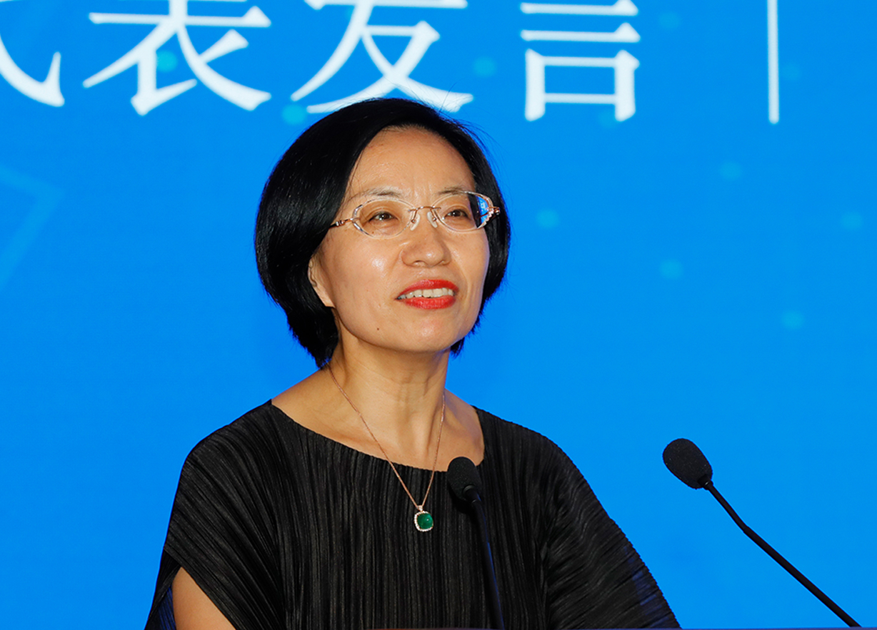 工会联合会委员白云峰发言