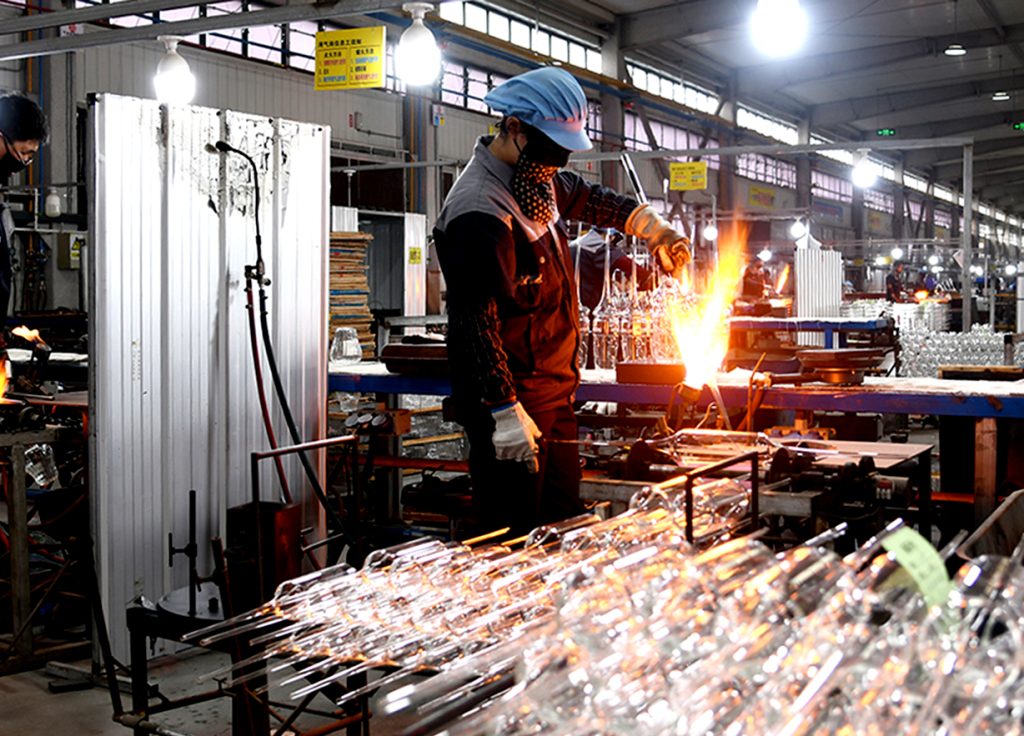 闻喜玻璃：炉火传薪铸匠心 创新赋能破五十亿