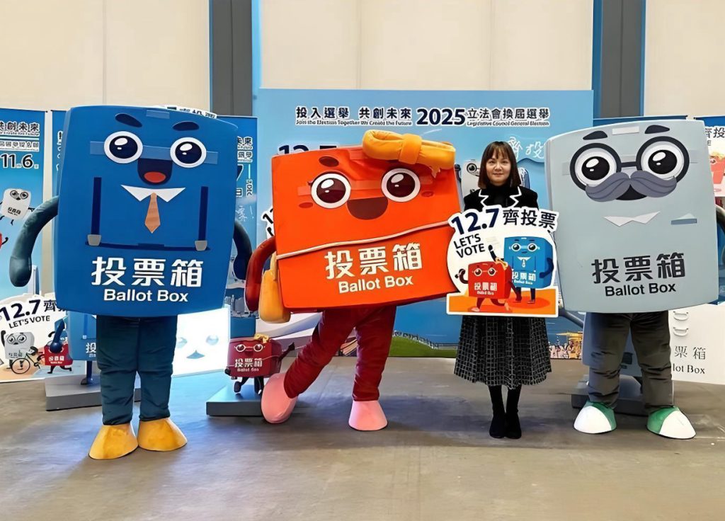 香港第八届立法会选举投票顺利举行 各界以选票共促良政善治